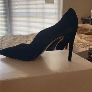 Black velvet Saks Fifth Avenue pump!